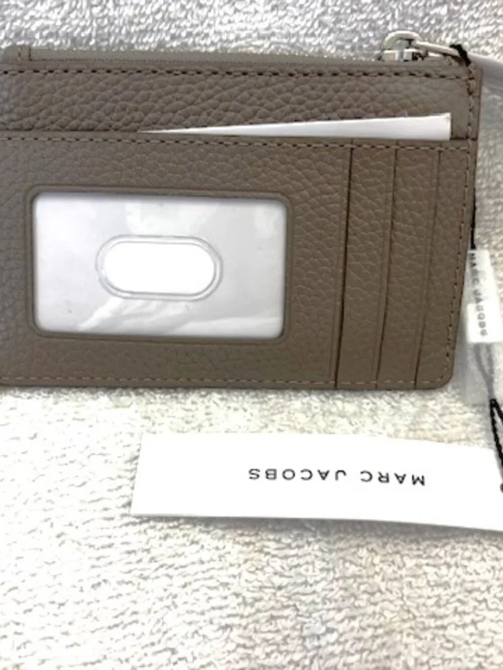 Marc Jacobs Groove pebble leather top zip wristlet card holder in Concrete gray